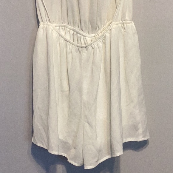 UK3LA white halter romper size xs - Picture 5 of 7